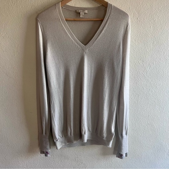 Burberry 100% merino wool v neck sweater nova check wrist L - Picture 1 of 11
